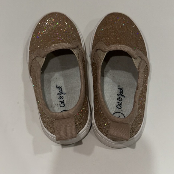 CAT & JACK GOLD GLITTERY SNEAKERS SIZE 7 - Picture 3 of 5